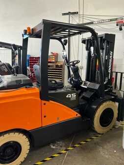 Eléctrica de 4 ruedas Doosan G45S-7