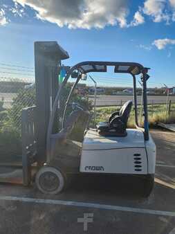 Montacargas Eléctrico (3 ruedas) 2013  Crown SC5245-40 (1)