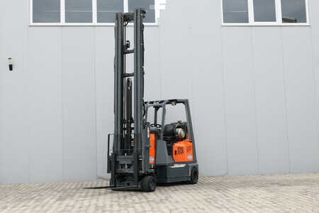 Empilhador a gás 2009  Aisle Master 20WH (1)