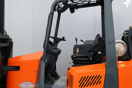 Empilhador a gás 2009  Aisle Master 20WH (8)