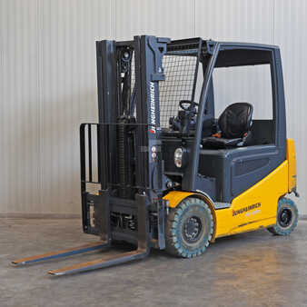 Carrelli elettrici 4 ruote 2015  Jungheinrich EFG425ks (1)