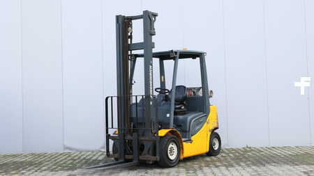 Carrelli elevatori GPL 2015  Jungheinrich TFG 425s (1)