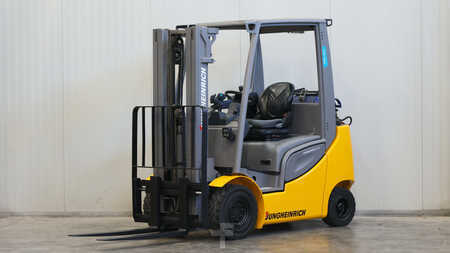 Carrelli elevatori GPL 2018  Jungheinrich TFG 320s (1)