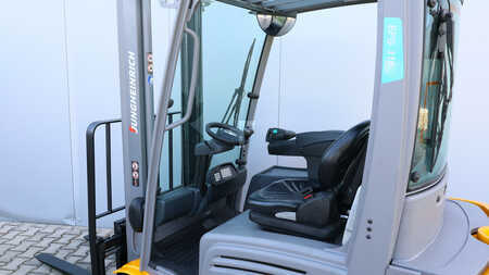 Carrelli elettrici 4 ruote 2018  Jungheinrich EFG 316 (9)