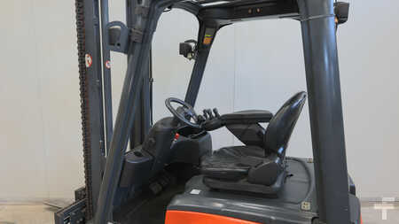 Carrelli elettrici 3 ruote 2008  Linde E14-01 (8)