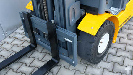 Carrelli elevatori GPL 2013  Jungheinrich TFG 320s (10)