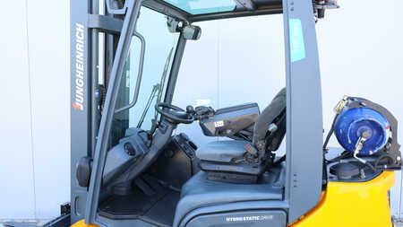 Carrelli elevatori GPL 2013  Jungheinrich TFG 320s (8)