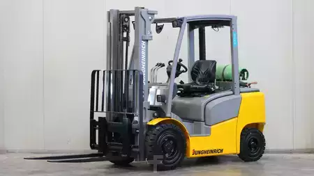 Gázüzemű targoncák 2018  Jungheinrich TFG 425 (1)