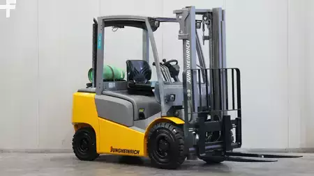 Gázüzemű targoncák 2018  Jungheinrich TFG 425 (2)