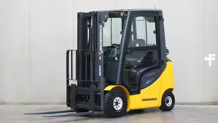 Gázüzemű targoncák 2013  Jungheinrich TFG 320s (1)