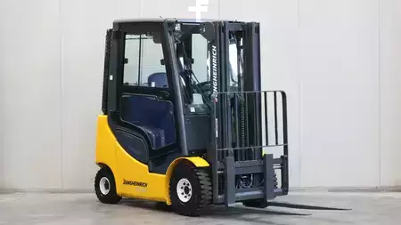 Gázüzemű targoncák 2013  Jungheinrich TFG 320s (2)