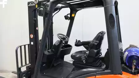 Gázüzemű targoncák 2008  Linde H16T (9)