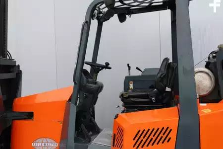 Gas gaffeltruck 2009  Aisle Master 20WH (8)