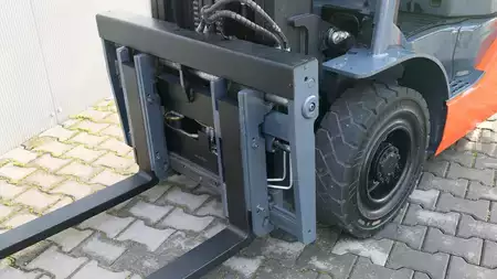 Treibgasstapler 2019  Toyota 06-8FG20F (9)