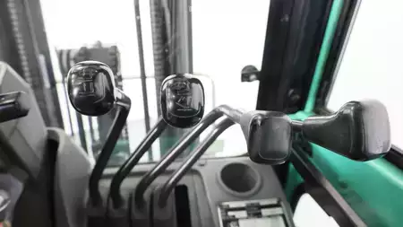 Carrelli elevatori GPL 2007  Mitsubishi F-FG18NT (10)