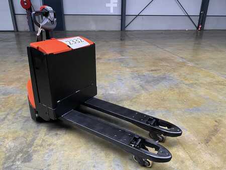 Transpaleta eléctrica 2017 Toyota LWE200 (2)