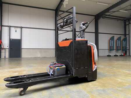 Electric Pallet Trucks 2016  BT LPE200 (2)