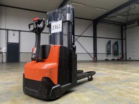 Pallet Stackers - Toyota SWE200D (1)