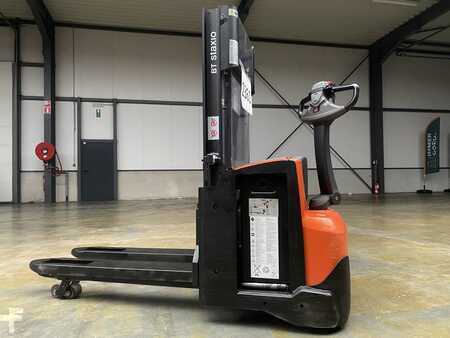 Pallet Stackers - Toyota SWE200D (3)