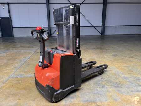 Pallet Stackers 2017  Toyota SWE200D (6)