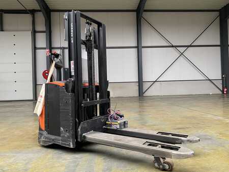 Pallet Stackers 2017  Toyota SWE200D (2) 