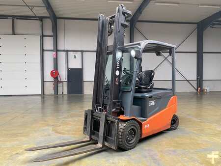 Elektrisk- 4 hjul 2013 Toyota 8FBMT35 (1)