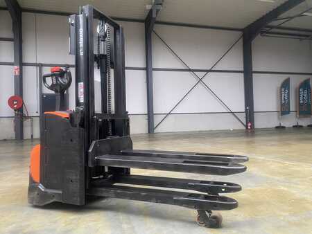 Ledestabler 2017 Toyota BT Staxio SWE200D (2)