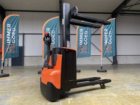 Pallet Stackers 2017  Toyota BT STAXIO SWE080L (1)