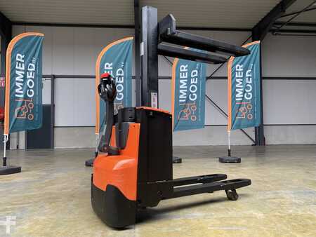 Pallet Stackers 2017  Toyota BT STAXIO SWE080L (2)
