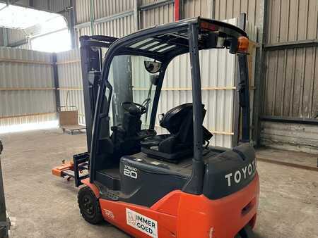 Eléctrico - 3 rodas - Toyota 8FBET20 (1)