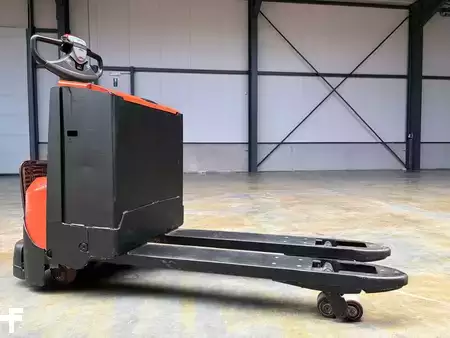 Elektromos emelőkocsik 2018  Toyota LWE200 (2)
