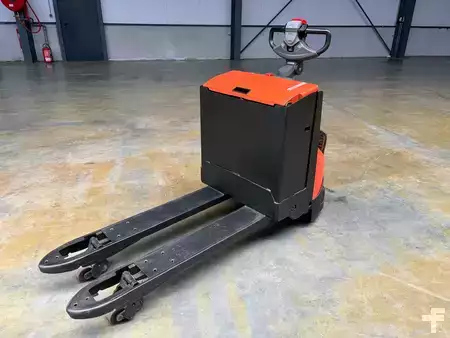 Elektromos emelőkocsik 2018  Toyota LWE200 (3)