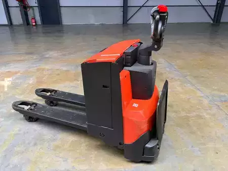 Elektromos emelőkocsik 2018  Toyota LWE200 (4)