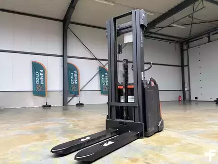 Electric Pallet Trucks 2017  Toyota BT (4)