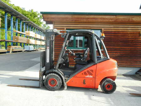 Diesel Forklifts 2012  Linde H30D-01 Triplex 4,6m  (1)
