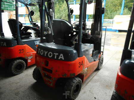 Toyota 8FBMK16T Triplex ( LITHIUM )