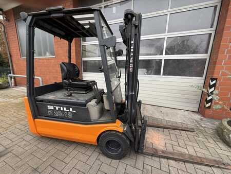 Electric - 3 wheels 2003  Still R 20 - 18 mit geringer Bauhöhe,unter 2 mtr. (2)