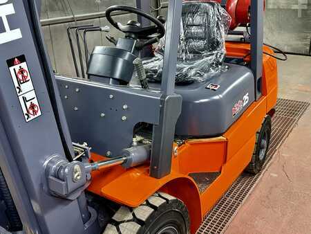 Propane Forklifts 2012  Heli CPQD 25 H (4)