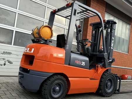 Treibgasstapler 2012  Heli CPQD 25 H (11)