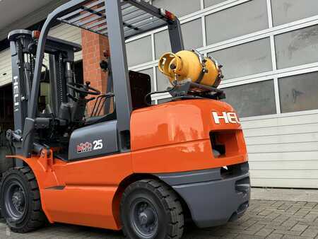 Treibgasstapler 2012  Heli CPQD 25 H (1)