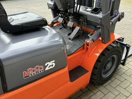 Treibgasstapler 2012  Heli CPQD 25 H (6)