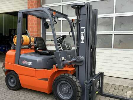 Treibgasstapler 2012  Heli CPQD 25 H (7)