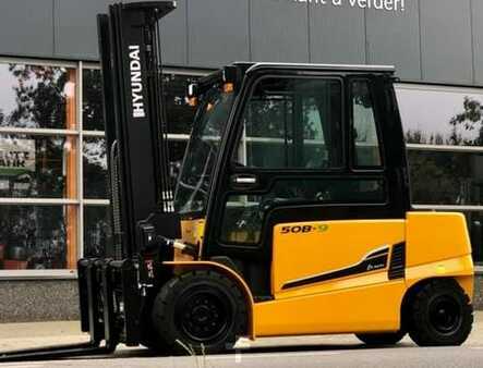 Chariots électriques à 4 roues 2025  Hyundai 50B-9 (1)