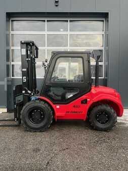 Terénní vysokozdvižný vozík 2025  UN Forklift N35 4x4 (1)