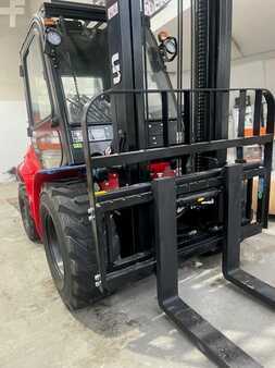 Terénní vysokozdvižný vozík 2025  UN Forklift N35 4x4 (4)