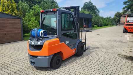 LPG Forklifts 2019  Toyota 02-8FGJF35 (2)