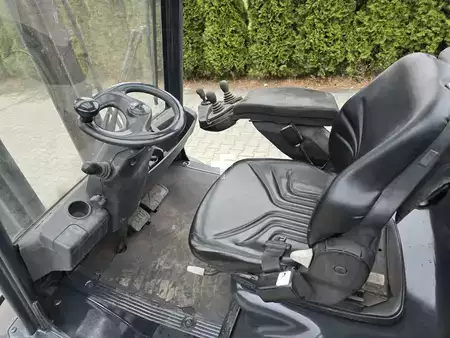 Gázüzemű targoncák 2010  Linde H30T (4)