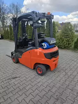 Gázüzemű targoncák 2019  Linde H20T-01 (6)