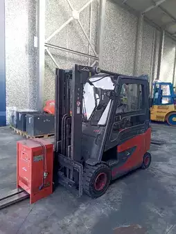 Carrelli elettrici 4 ruote 2013  Linde E 30 HL-01/600 (1)