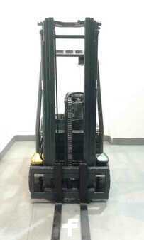 Carrelli elettrici 4 ruote 2004  OM XE 15/3 (2)
